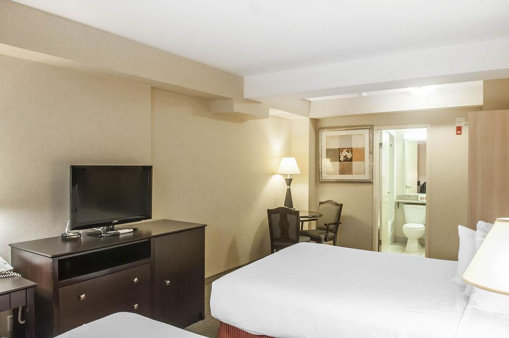 Econo Lodge Inn & Suites Downtown Торонто Екстер'єр фото