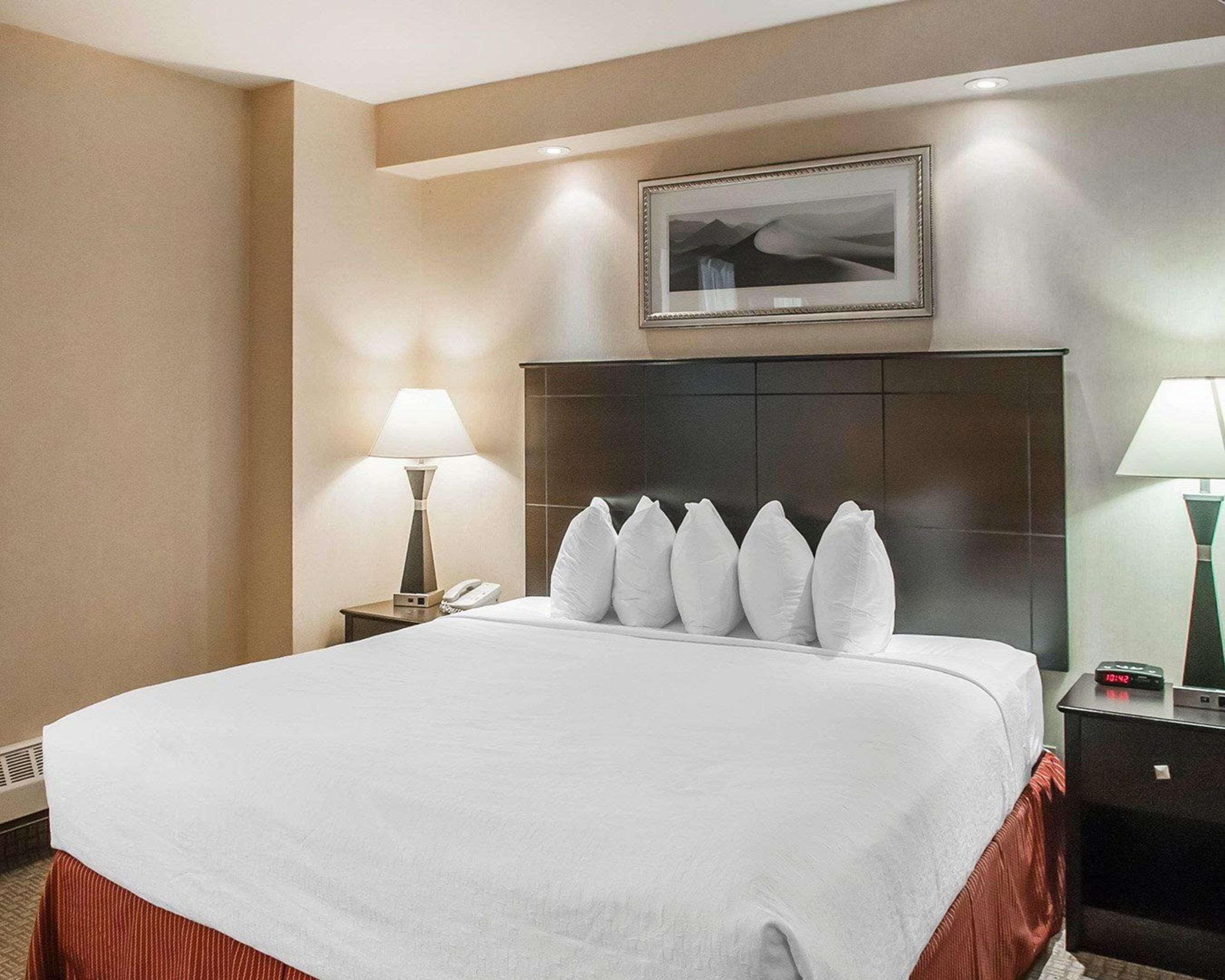 Econo Lodge Inn & Suites Downtown Торонто Екстер'єр фото