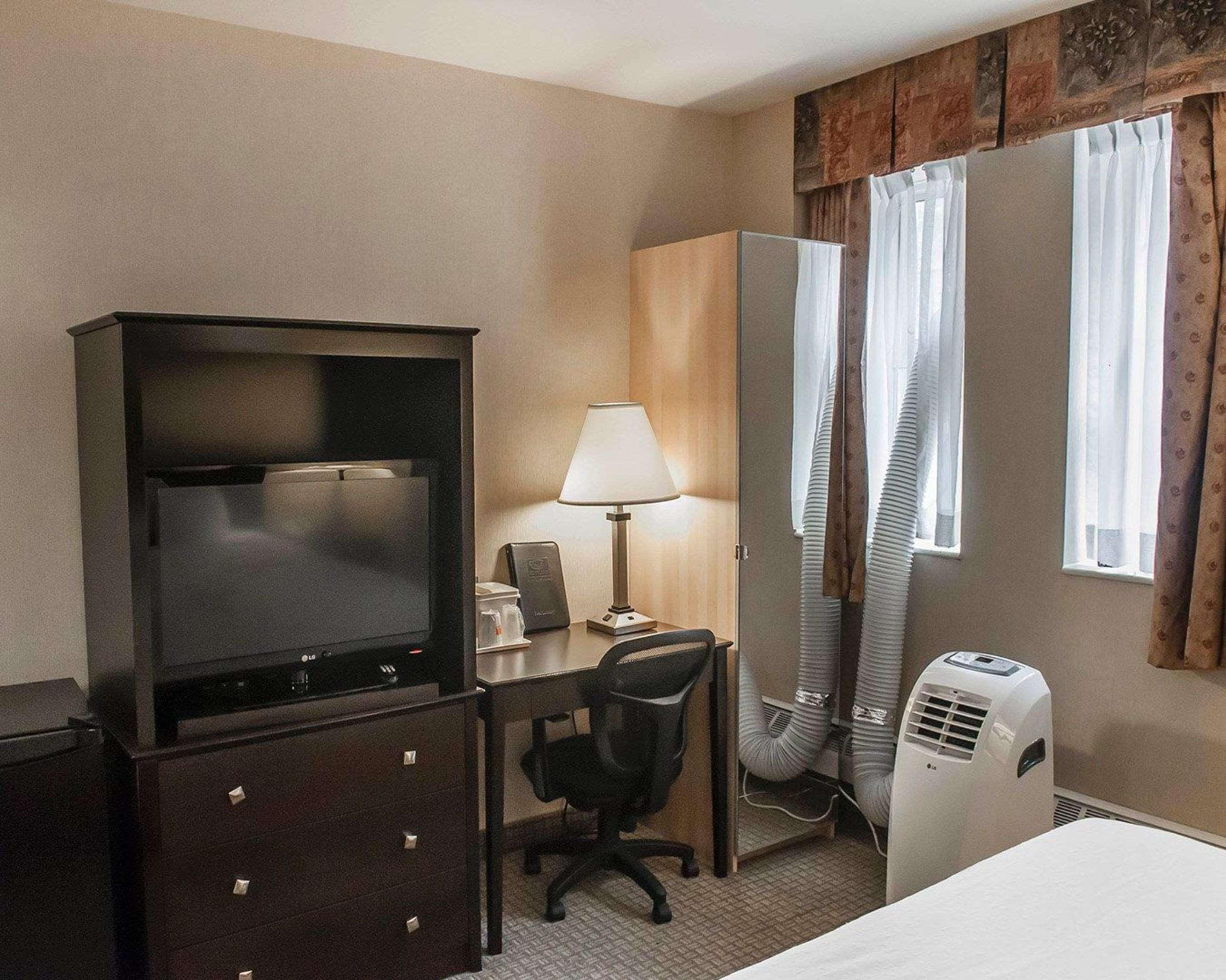 Econo Lodge Inn & Suites Downtown Торонто Екстер'єр фото
