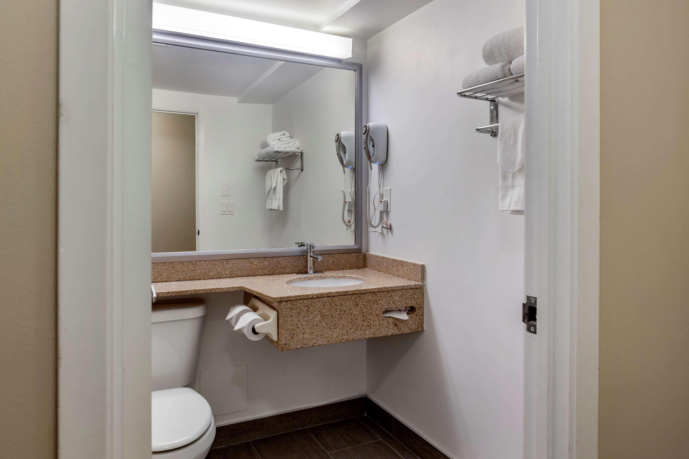 Econo Lodge Inn & Suites Downtown Торонто Екстер'єр фото