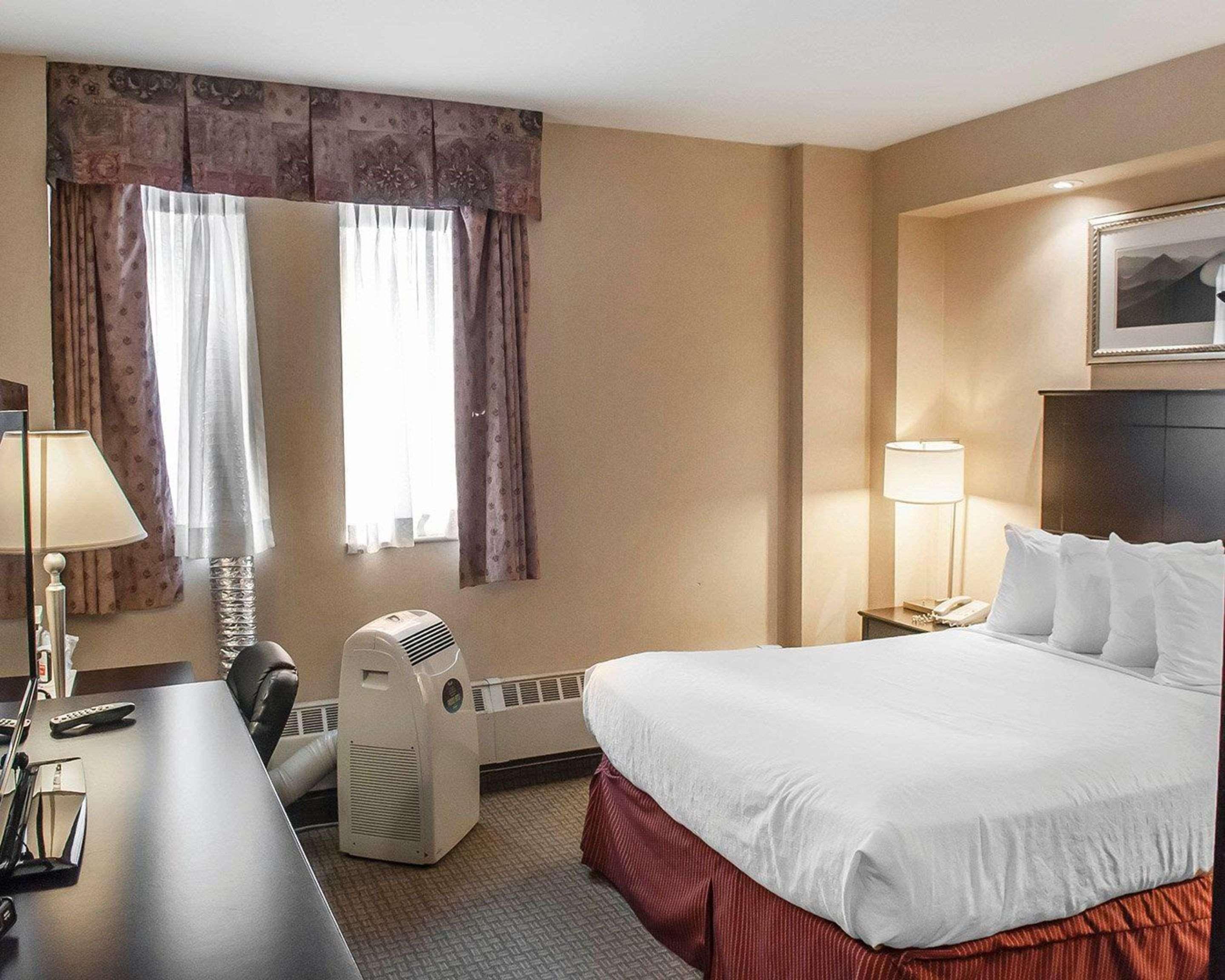 Econo Lodge Inn & Suites Downtown Торонто Екстер'єр фото