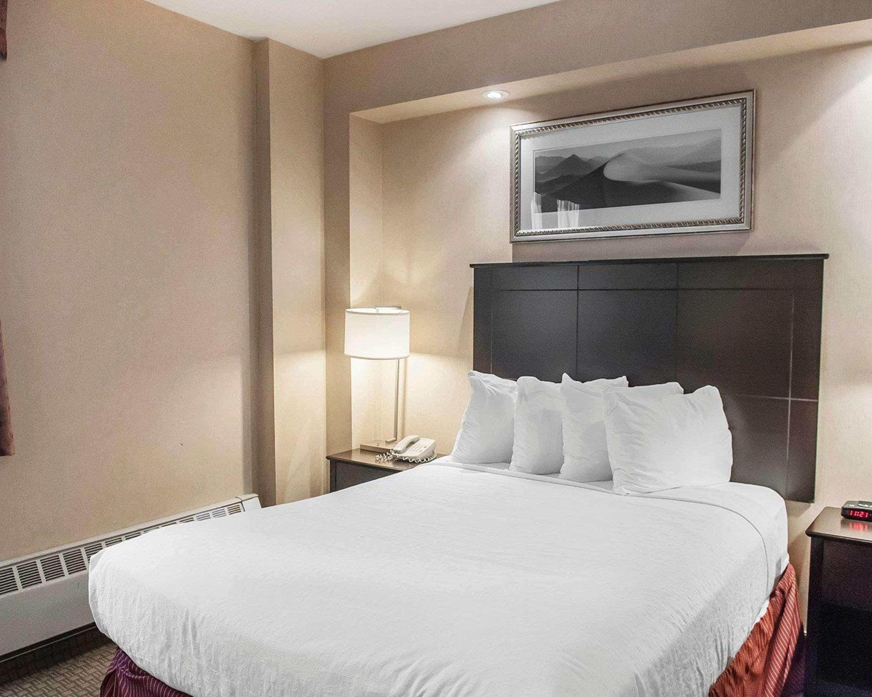 Econo Lodge Inn & Suites Downtown Торонто Екстер'єр фото