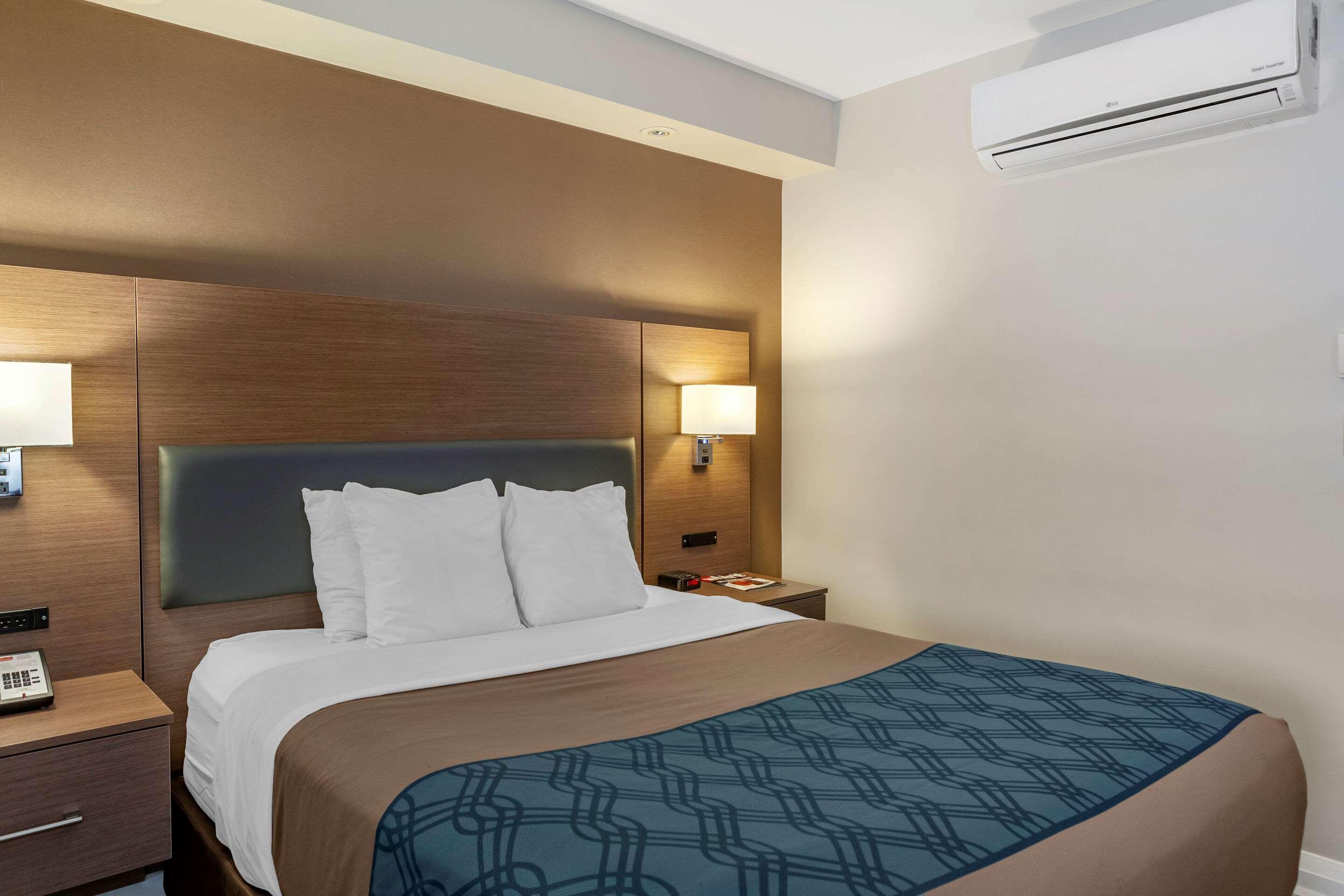 Econo Lodge Inn & Suites Downtown Торонто Екстер'єр фото