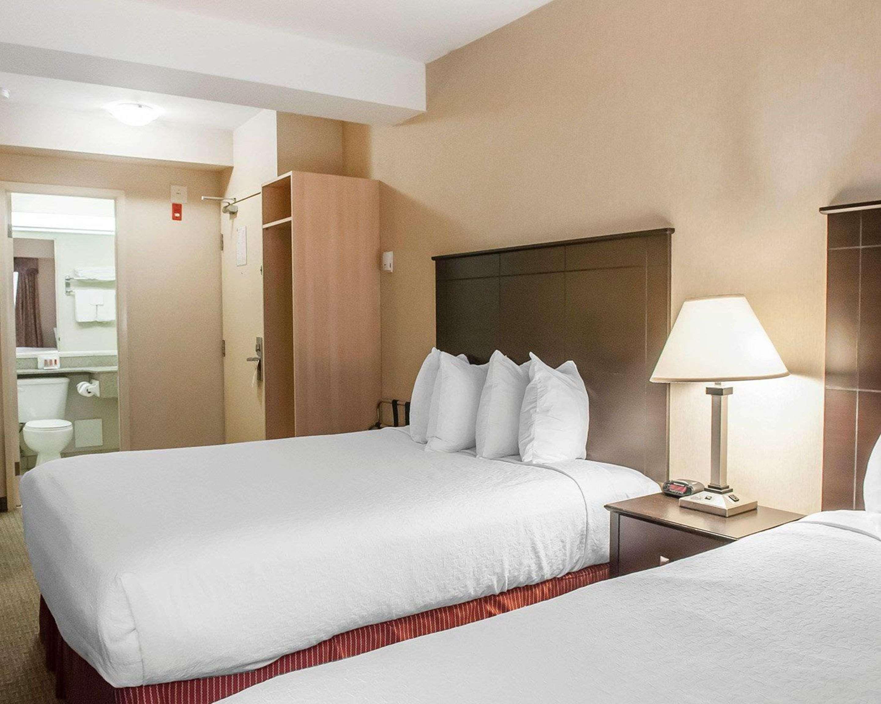 Econo Lodge Inn & Suites Downtown Торонто Екстер'єр фото