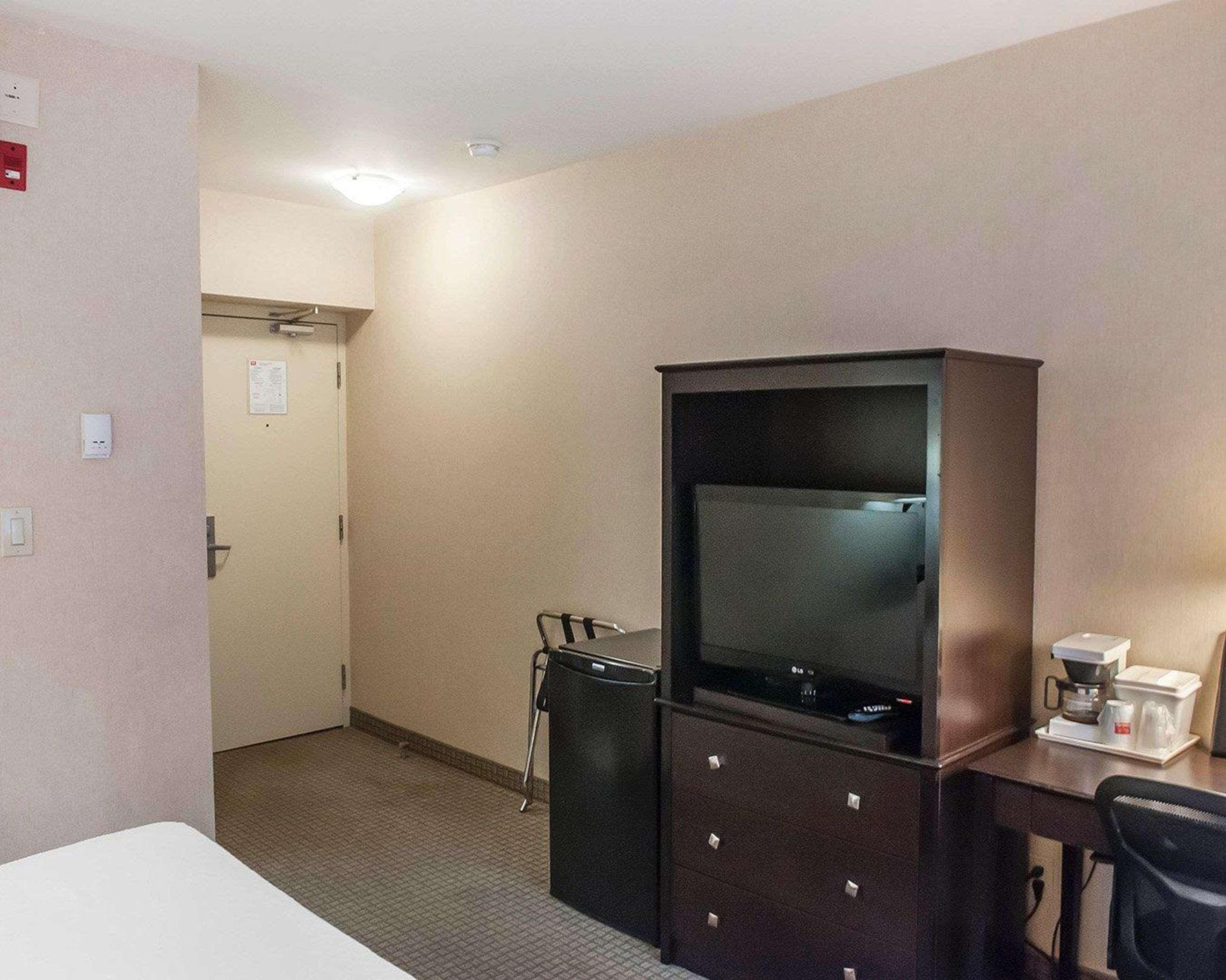 Econo Lodge Inn & Suites Downtown Торонто Екстер'єр фото