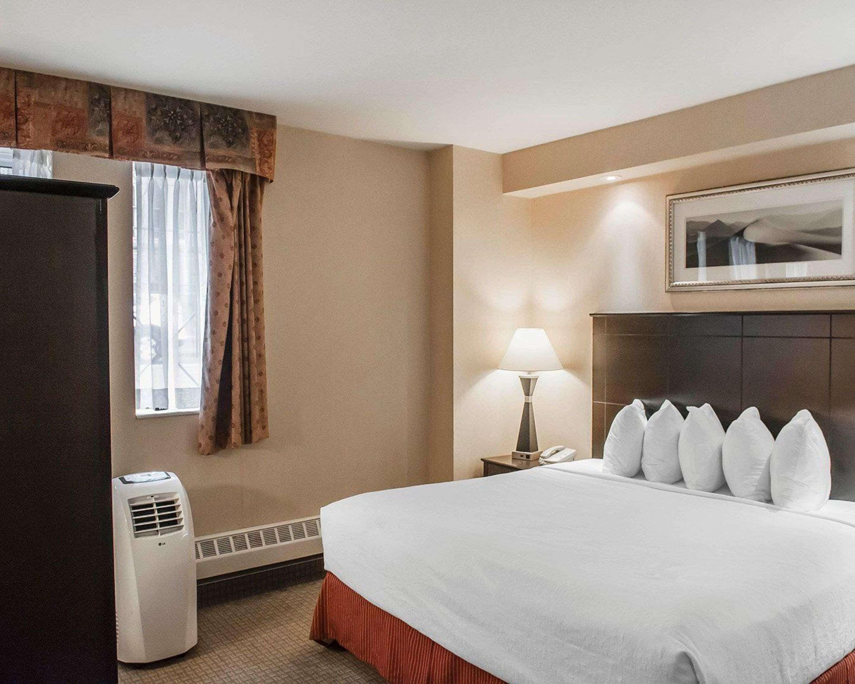 Econo Lodge Inn & Suites Downtown Торонто Екстер'єр фото