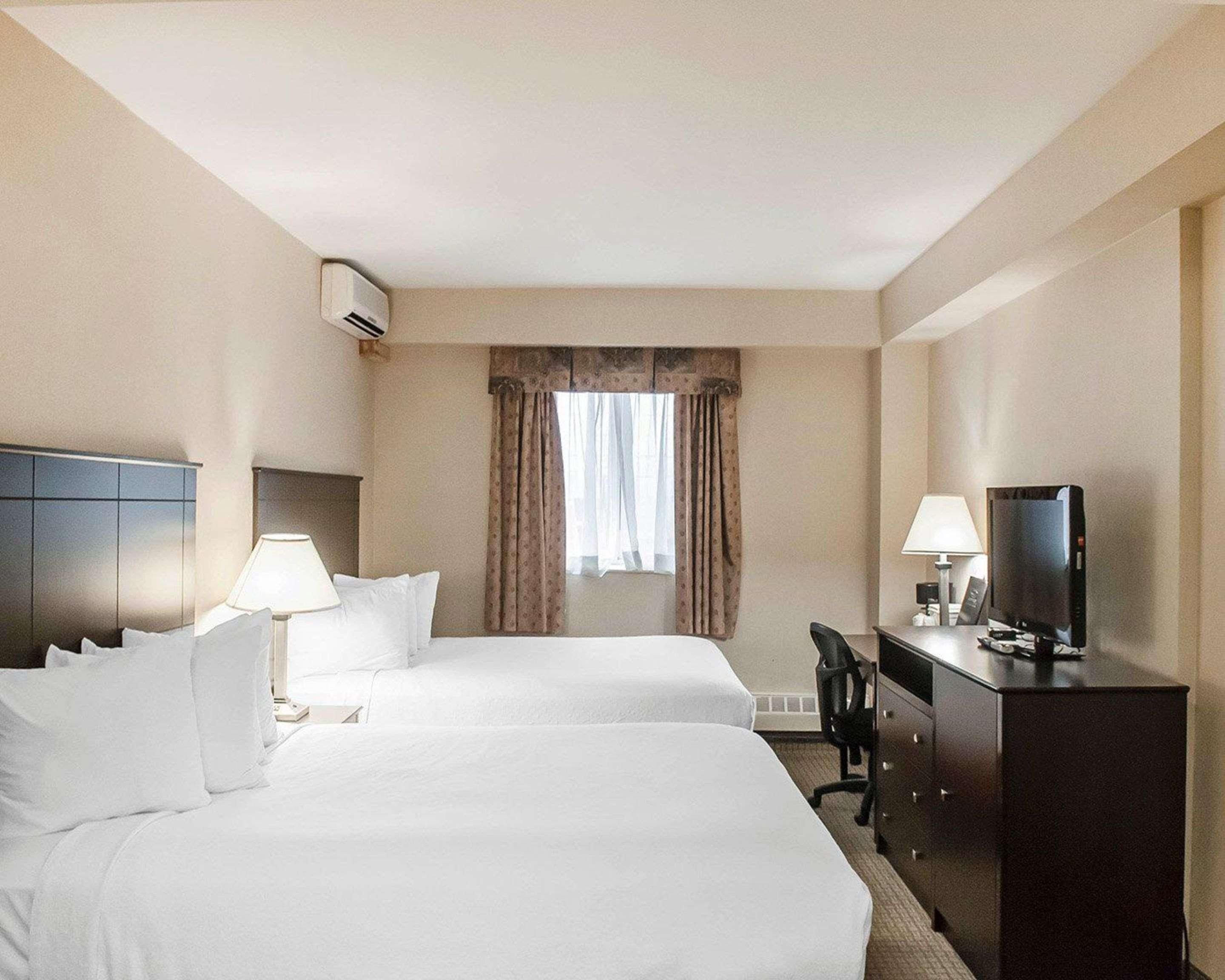 Econo Lodge Inn & Suites Downtown Торонто Екстер'єр фото