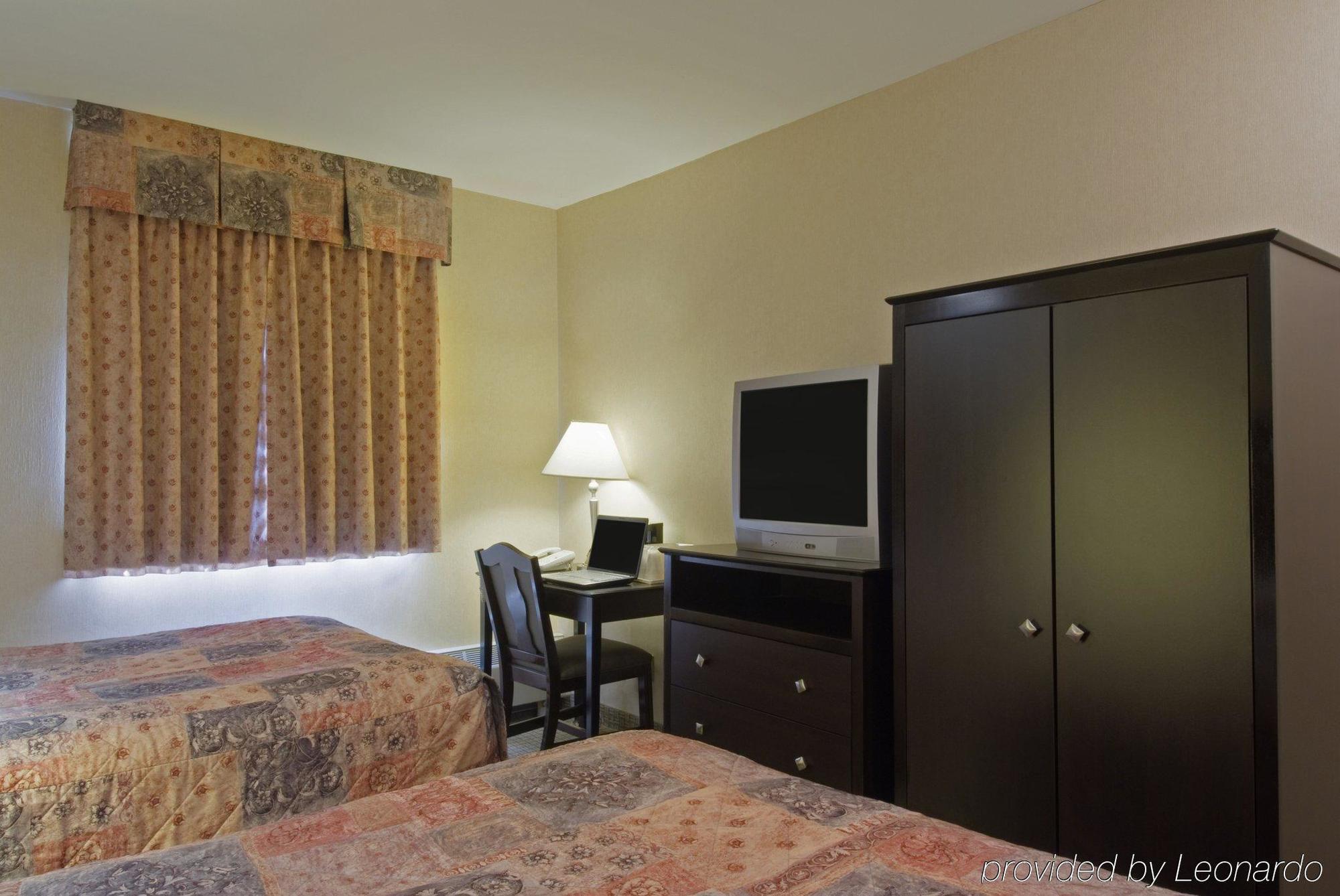 Econo Lodge Inn & Suites Downtown Торонто Екстер'єр фото