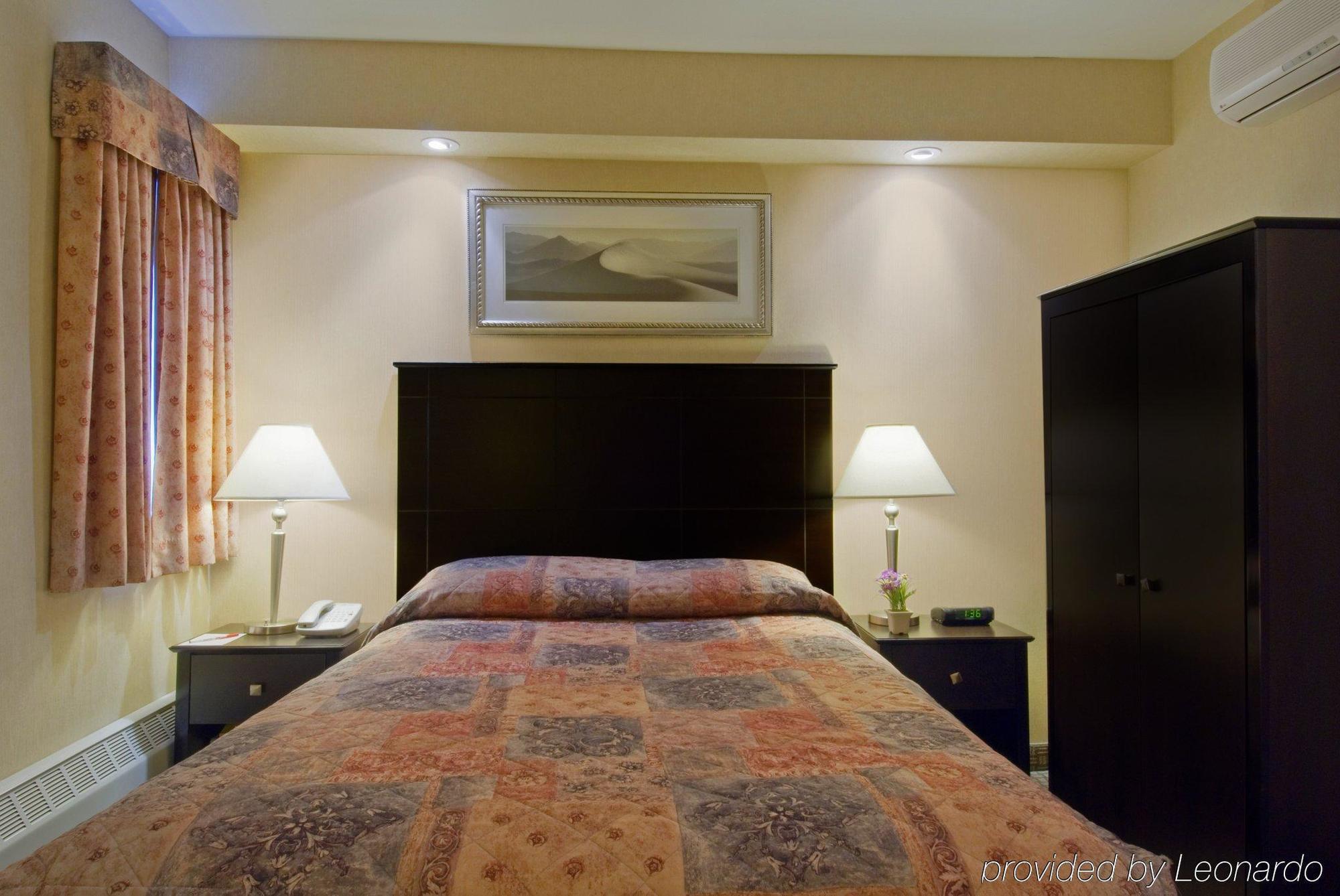 Econo Lodge Inn & Suites Downtown Торонто Екстер'єр фото