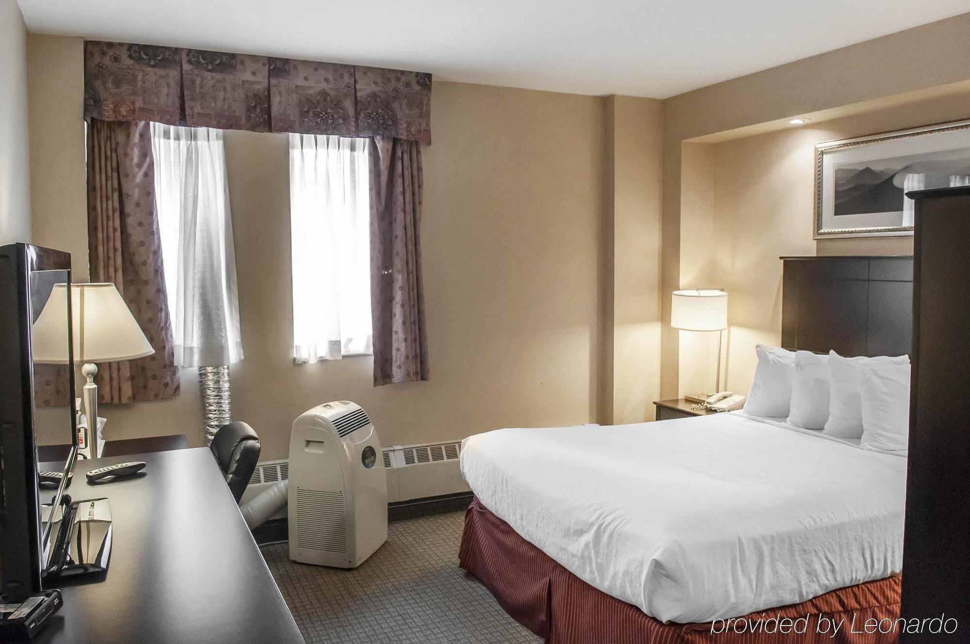 Econo Lodge Inn & Suites Downtown Торонто Екстер'єр фото