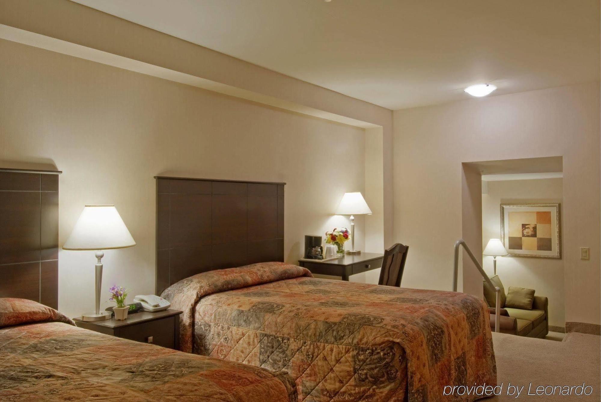 Econo Lodge Inn & Suites Downtown Торонто Номер фото
